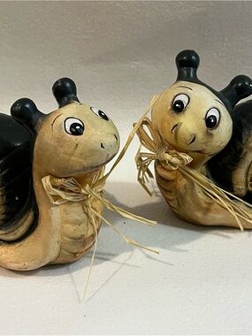🛍️5 FOR $20 🛍️ Cute Ceramic Snail Figurines Pair.